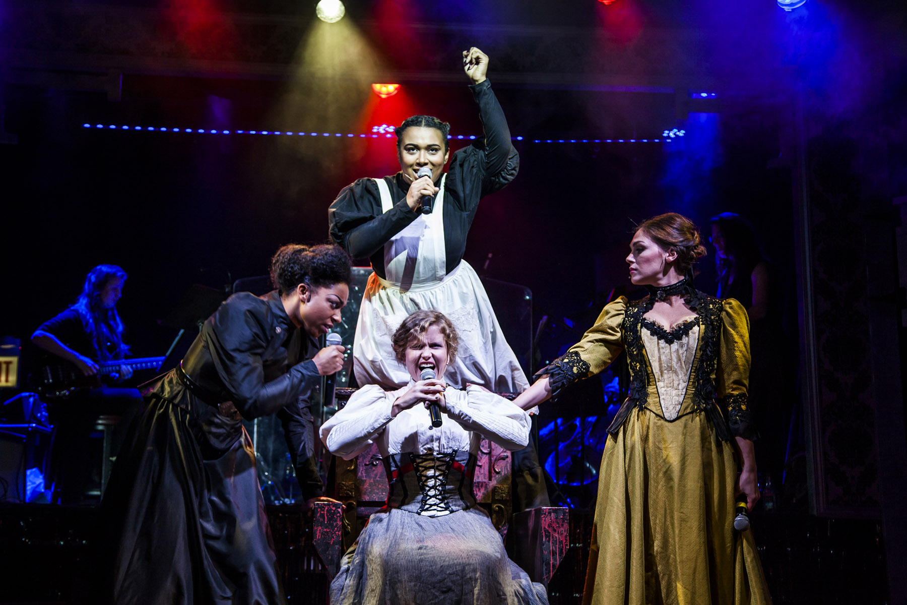 The cast of Lizzie performing